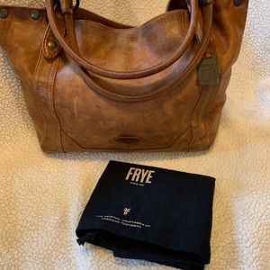 Beautiful Frye leather shoulder bag!